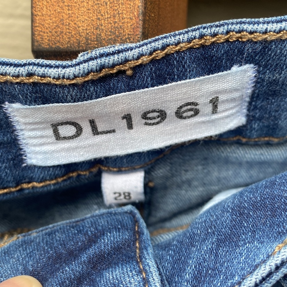 DL1961 skinny jeans size 28